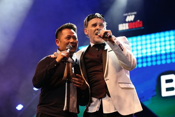 Bad Boys Blue khiến cả ngàn fan Việt thổn thức trong Liveshow Welcoming 2019 - Anh 6