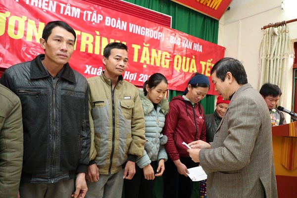 Mang quà Tết về nơi cội nguồn cách mạng - Anh 4