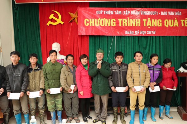 Mang quà Tết về nơi cội nguồn cách mạng - Anh 13