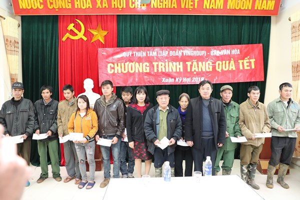 Mang quà Tết về nơi cội nguồn cách mạng - Anh 7