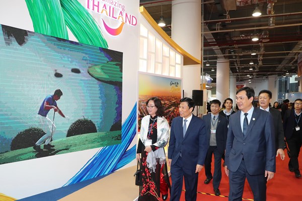 Bộ trưởng Nguyễn Ngọc Thiện thăm Hội chợ Travex - Anh 1