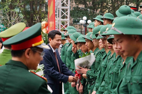 Thanh niên Hà Nội lên đường nhập ngũ - Anh 2