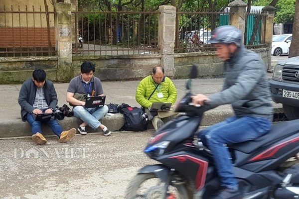 Muôn kiểu tác nghiệp của phóng viên quốc tế ở ga Đồng Đăng - Anh 8