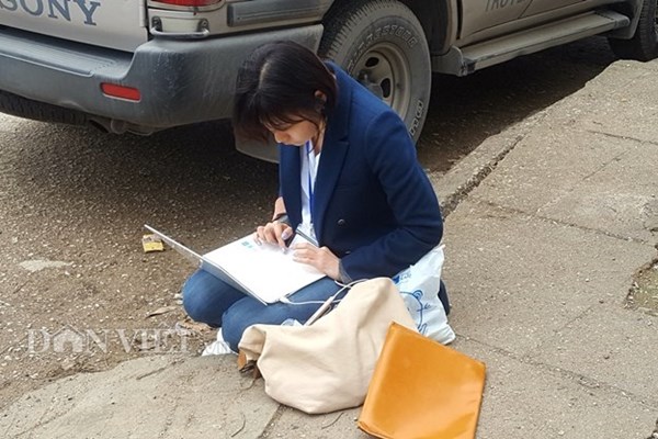 Muôn kiểu tác nghiệp của phóng viên quốc tế ở ga Đồng Đăng - Anh 9