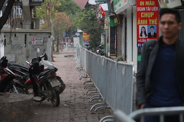 Chó nghiệp vụ Mỹ “rà” mọi ngóc ngách quanh khách sạn Marriott - Anh 10