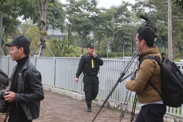 Chó nghiệp vụ Mỹ “rà” mọi ngóc ngách quanh khách sạn Marriott - Anh 5