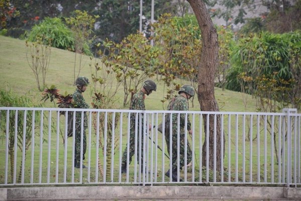 Chó nghiệp vụ Mỹ “rà” mọi ngóc ngách quanh khách sạn Marriott - Anh 8