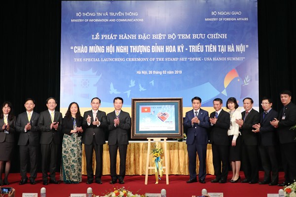 Phát hành bộ tem đặc biệt từ hình tượng hai bàn tay bắt chặt - Anh 4