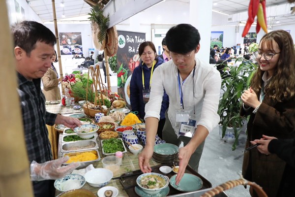 “Lần đầu tiên được ăn phở Thìn miễn phí” - Anh 2