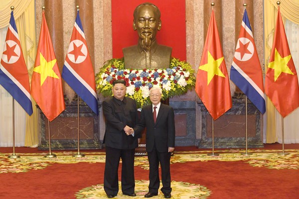 Tổng Bí thư, Chủ tịch nước Nguyễn Phú Trọng đón, hội đàm với Chủ tịch Kim Jong Un - Anh 1