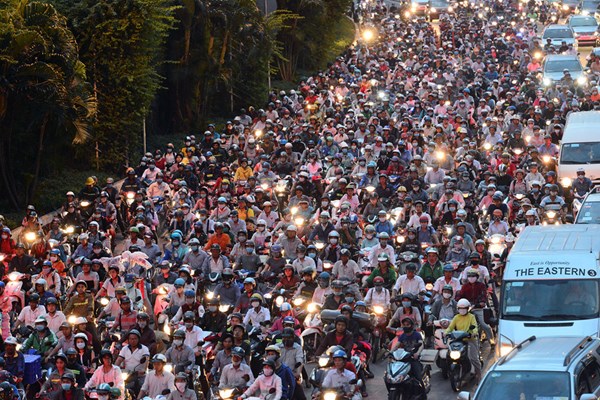 TP.HCM sẽ cấm xe máy hoạt động tại trung tâm từ 2025: “Không thể muốn cấm là cấm” - Anh 1