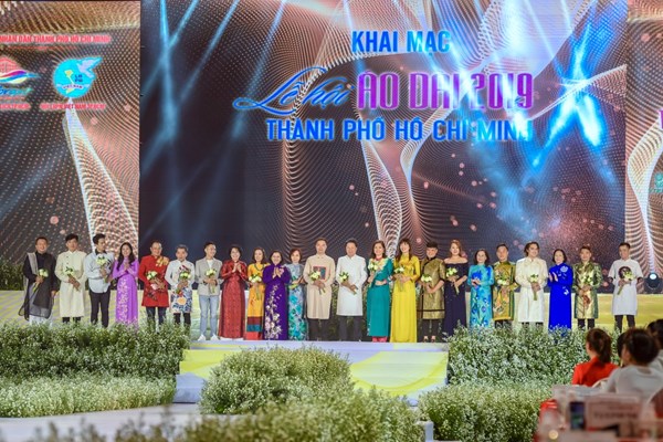 Nhà thiết kế dân tộc Tày trình diễn bộ sưu tập “Nụ cười của nắng” - Anh 1