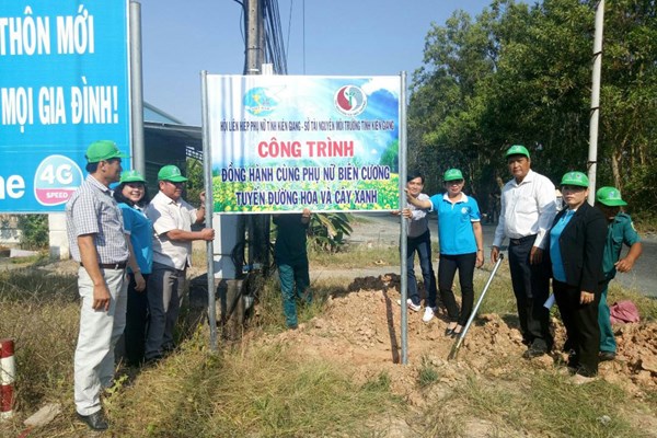 Hơn 1 tỷ đồng cho chương trình “Đồng hành cùng phụ nữ biên cương” - Anh 2