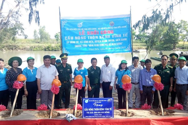 Hơn 1 tỷ đồng cho chương trình “Đồng hành cùng phụ nữ biên cương” - Anh 3