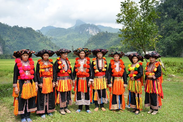 Bảo tồn, phát huy trang phục truyền thống các DTTS: Đừng để “nét riêng” các dân tộc mất đi theo người già - Anh 2