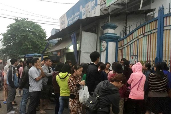 Cám cảnh phụ huynh thức “trắng đêm” chờ nộp hồ sơ vào trường mầm non cho con - Anh 6
