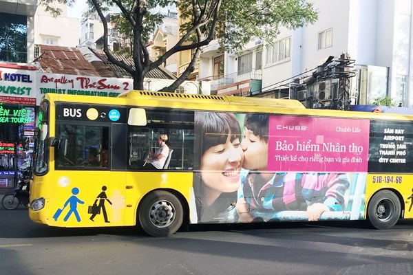 “Bế tắc” quảng cáo trên xe buýt ở TP.HCM: “Lời ăn lỗ chịu” thì ai dám làm? - Anh 1