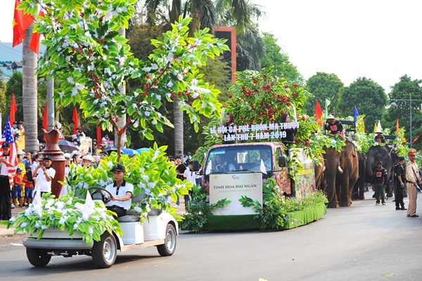 Hàng vạn lượt du khách đến với “Thủ phủ cà phê Tây Nguyên” - Anh 2