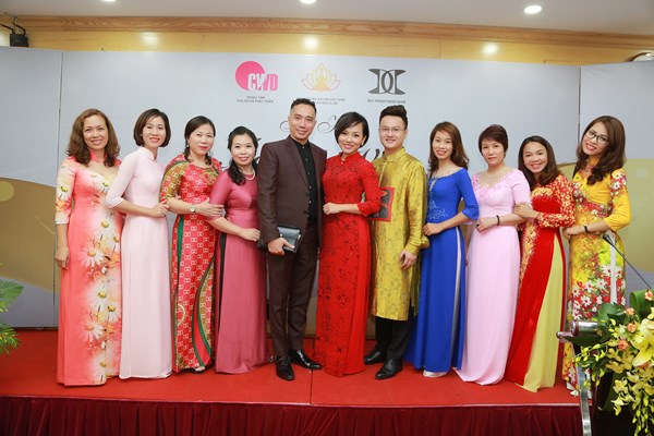 Áo dài... hỗ trợ phụ nữ yếu thế - Anh 1