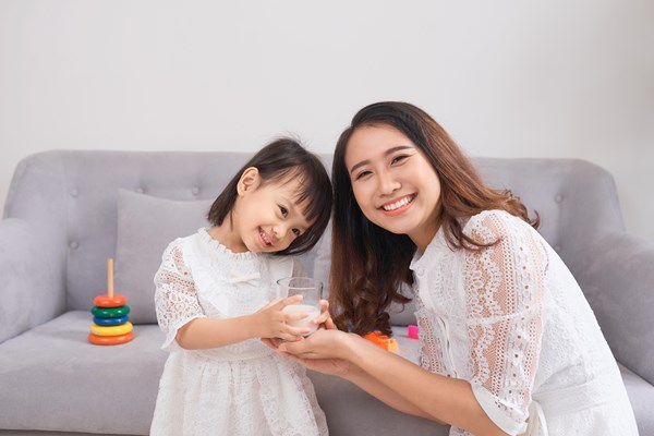 Chuẩn sữa tươi cô gái Hà Lan: “Chiến thuật” chăm con tuyệt vời của mẹ - Anh 1