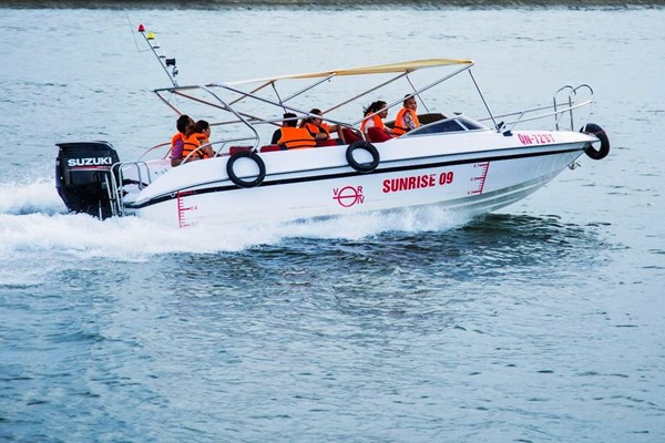 Quảng Ninh: Tạm dừng hoạt động 41 xuồng cao tốc trên Vịnh Hạ Long - Anh 1