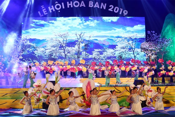 Chiêm ngưỡng Lễ hội Hoa Ban giữa trời Tây Bắc - Anh 3