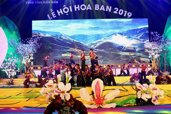 Chiêm ngưỡng Lễ hội Hoa Ban giữa trời Tây Bắc - Anh 4