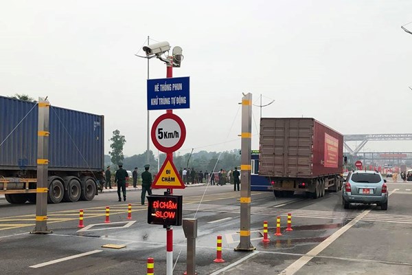 Quảng Ninh: Thông quan cầu Bắc Luân II - Anh 2