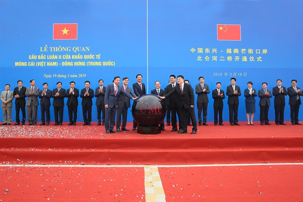 Quảng Ninh: Thông quan cầu Bắc Luân II - Anh 1