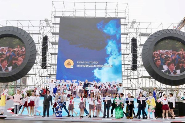 “#3500 Sinh mạng” - Chiến dịch toàn cầu vì an toàn giao thông đến Việt Nam - Anh 7