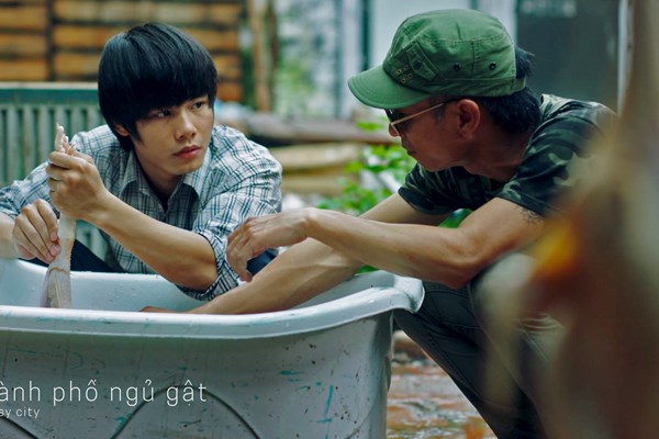 Đạo diễn phim “Cha cõng con”: Chỉ 1 tỉ đồng, “Thành phố ngủ gật” vẫn... chịu chơi - Anh 4