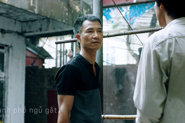 Đạo diễn phim “Cha cõng con”: Chỉ 1 tỉ đồng, “Thành phố ngủ gật” vẫn... chịu chơi - Anh 6
