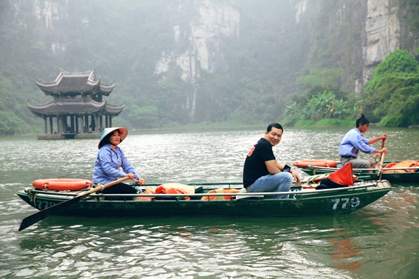 Đạo diễn phim “Cha cõng con”: Chỉ 1 tỉ đồng, “Thành phố ngủ gật” vẫn... chịu chơi - Anh 7