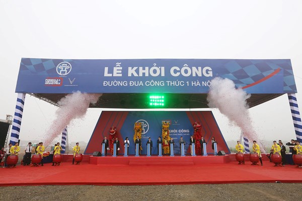 Khởi công Đường đua công thức 1 - Anh 2