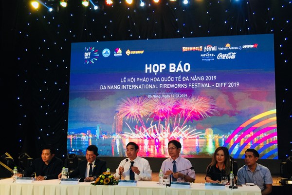 Lễ hội Pháo hoa Đà Nẵng 2019: Lãng mạn chuyện kể những dòng sông - Anh 1