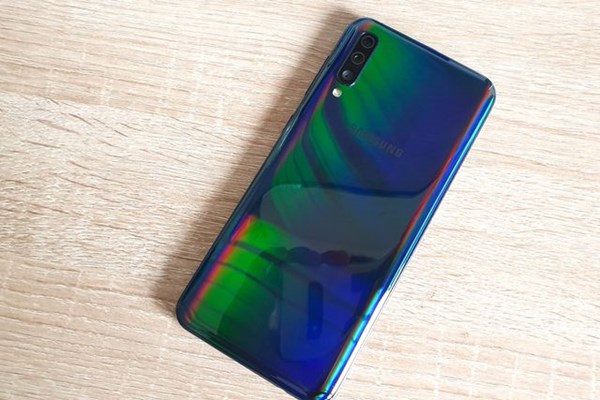 Loạt smartphone tầm trung đáng chú ý tháng 3.2019 - Anh 1