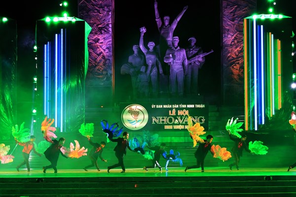 Đến Ninh Thuận mùa Lễ hội Nho và Vang từ 27.4: hái nho, xem làm rượu vang, xem đua ô tô trên cát, lướt sóng, thuyền buồm... - Anh 2