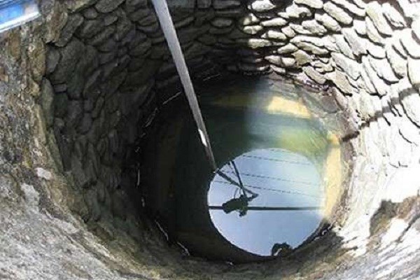 Nghệ An: Bé trai 1 tuần tuổi bị bố ném xuống giếng tử vong - Anh 1