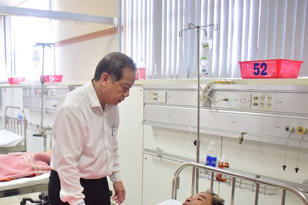 “Cát tặc” liên tiếp tấn công người dân - Anh 1