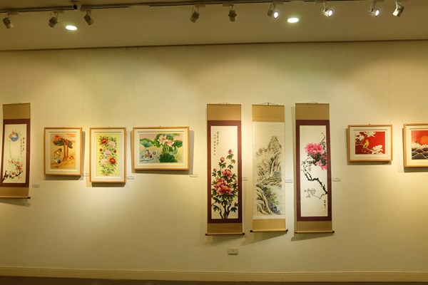 Hai “khuôn mặt” khác biệt - Anh 1