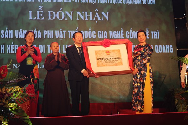 Đón nhận Bằng Di sản văn hóa phi vật thể quốc gia nghề cốm Mễ Trì - Anh 2