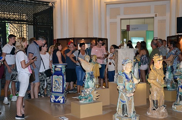 Du lịch di sản văn hóa chưa hút khách - Anh 1