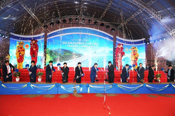 Dự án cao tốc Vân Đồn – Móng Cái dài nhất Quảng Ninh chính thức khởi công - Anh 3