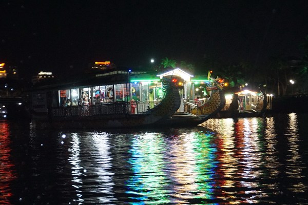 Quản lý biểu diễn ca Huế trên sông Hương: “Mần răng được chừ...” - Anh 3