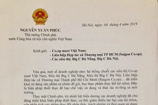 Thủ tướng biểu dương các siêu thị hạn chế sử dụng túi ni lông bảo vệ môi trường - Anh 1