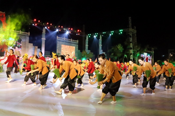 Tưng bừng khai mạc Lễ hội Giỗ tổ Hùng Vương 2019 - Anh 3