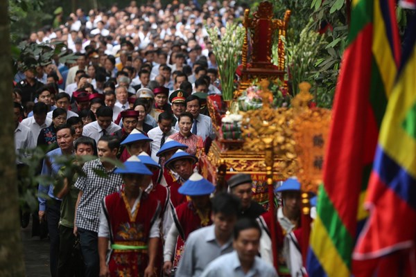 Lễ dâng hương tưởng nhớ các Vua Hùng - Anh 11