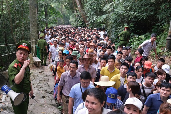 Lễ dâng hương tưởng nhớ các Vua Hùng - Anh 10