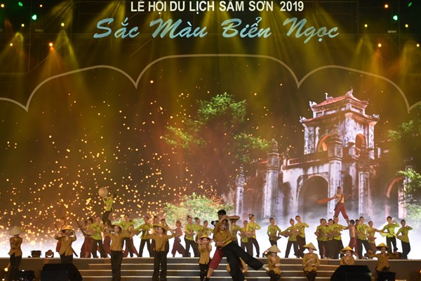 Rực rỡ sắc màu Lễ hội du lịch biển Sầm Sơn năm 2019 - Anh 2