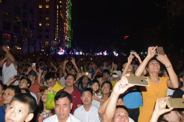 Rực rỡ sắc màu Lễ hội du lịch biển Sầm Sơn năm 2019 - Anh 5